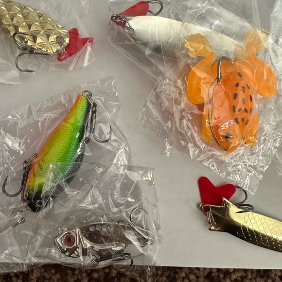 Vibrant Fishing Lure Collection - Gold, Silver, Green, Orange - Picture 4 of 7